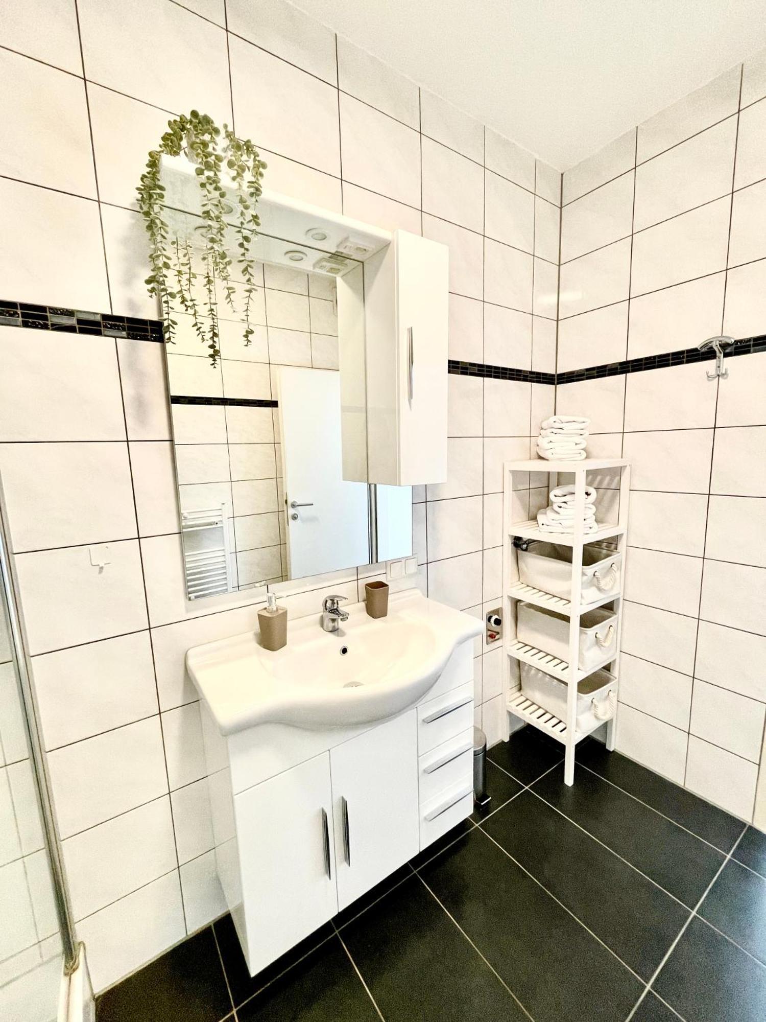 Contactless Self-Check-In - City Apartment Zum Wohlfuhlen Ans16 Грац Экстерьер фото